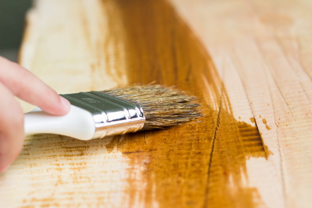 Cara Praktis Mengecat Ulang Kayu yang Sudah Difinishing